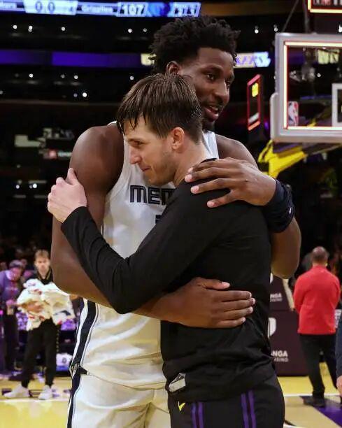 米乐-富保罗：湖人要用里夫斯换3J！他这特么是假传圣旨！！！