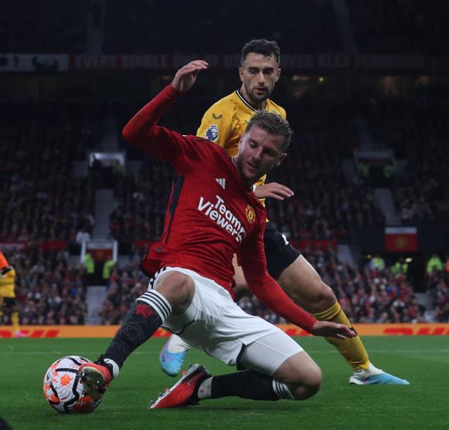 米乐-林良锋：曼联太狼狈太侥幸，滕哈赫离谱但纠错靠谱