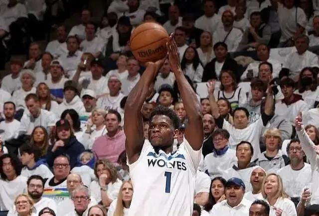 1682144923709045849.jpg 米乐官方网站-连续两战空砍77分 爱德华兹沮丧至极拒绝接受采访