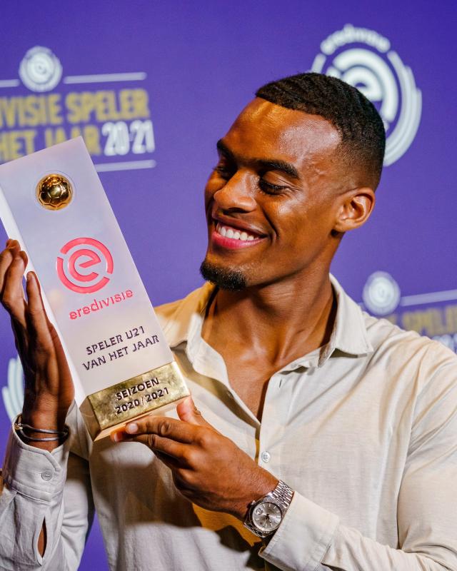 1655195274541021215.png 米乐-总投入达7000万欧元,拜仁对赫拉芬贝赫有何期待?