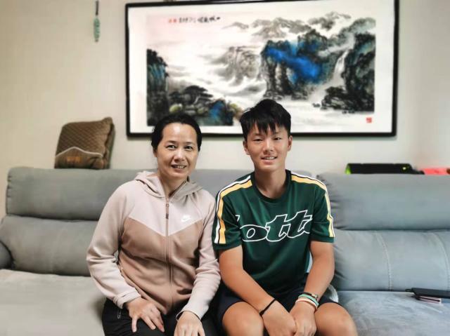 1635341585906044305.jpg 李翰文妈妈:普通人家孩子走到今天很不易也很感恩